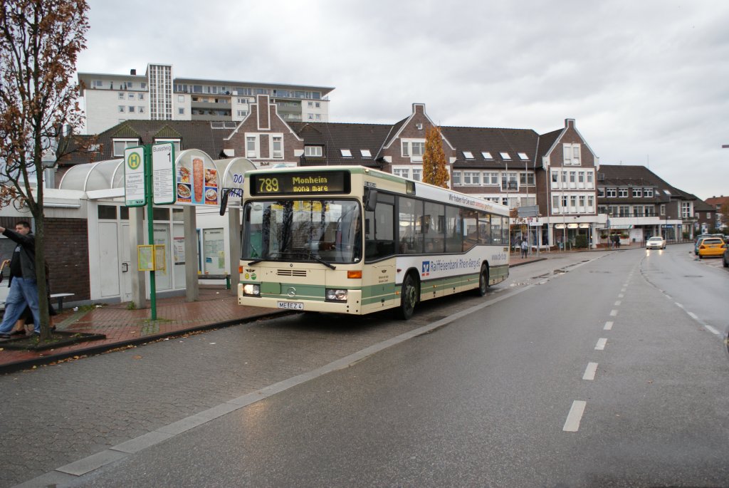Bus 4 der BSM am Monheim Busbahnhof