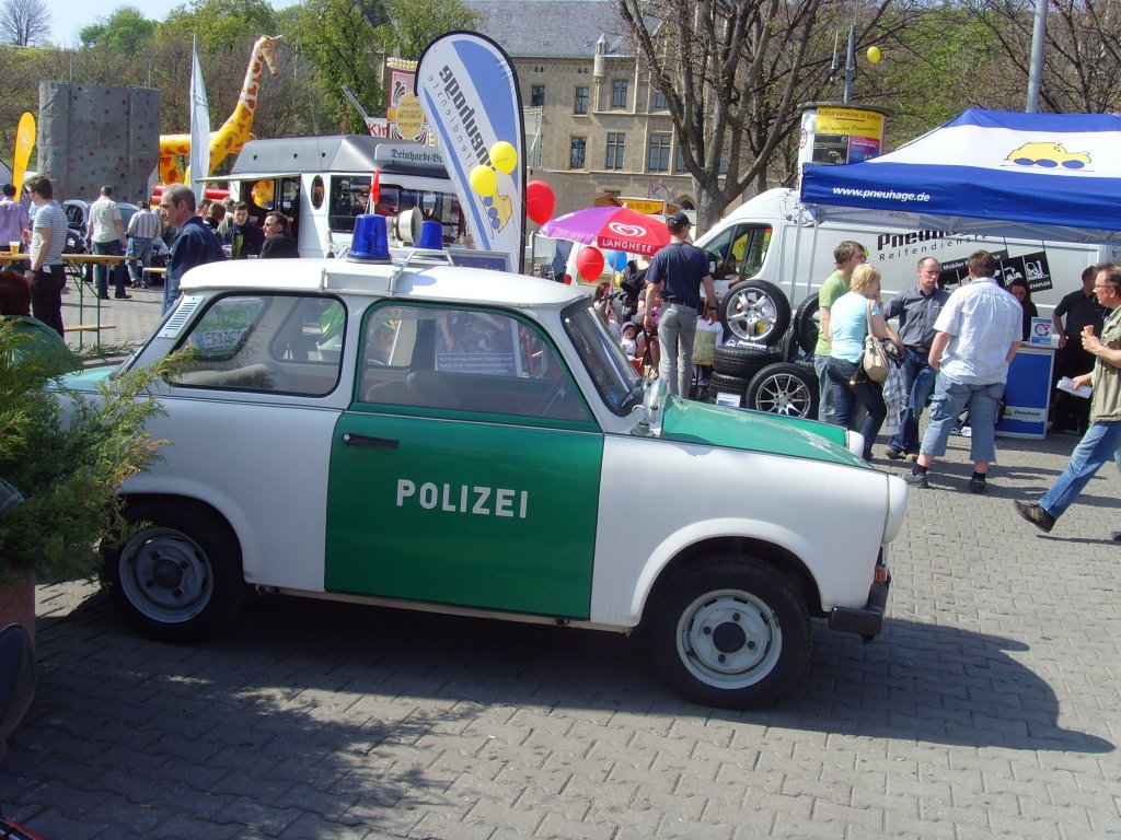 Polizei-Trabant zu Gast auf dem Domplatz Erfurt