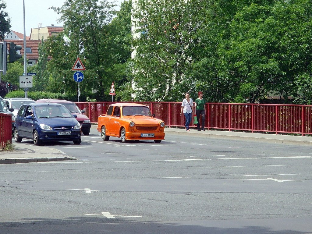 Trabi mitten im Verkehr